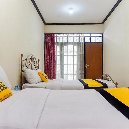 Astria Graha Hotel Bandung Exterior photo
